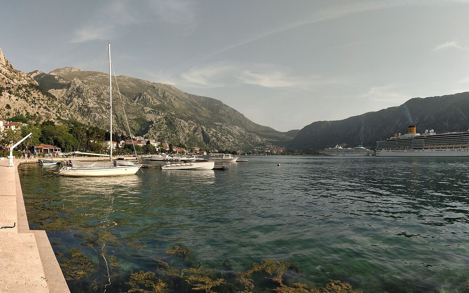 De Baai van Kotor in Montenegro