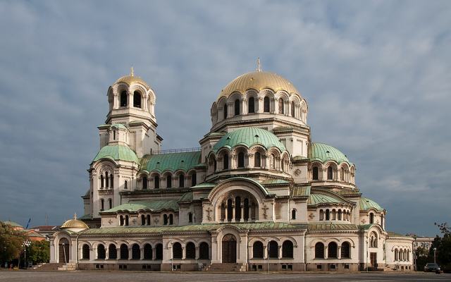 De Alexander Nevski-kathedraal in Sofia met gouden koepels