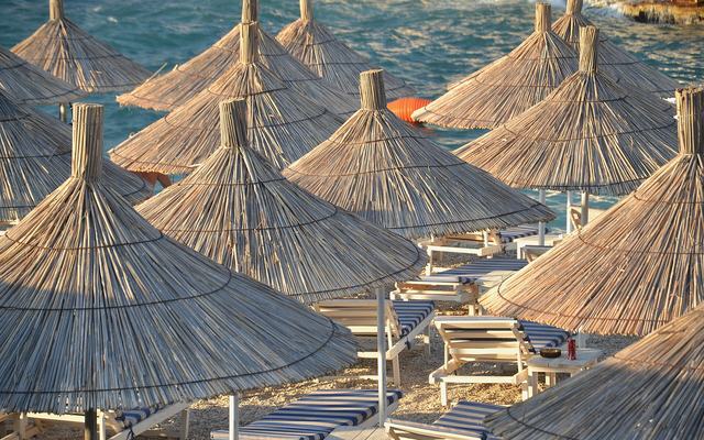 Turquoise zee en strandjes bij Ksamil aan de Albanese Riviera